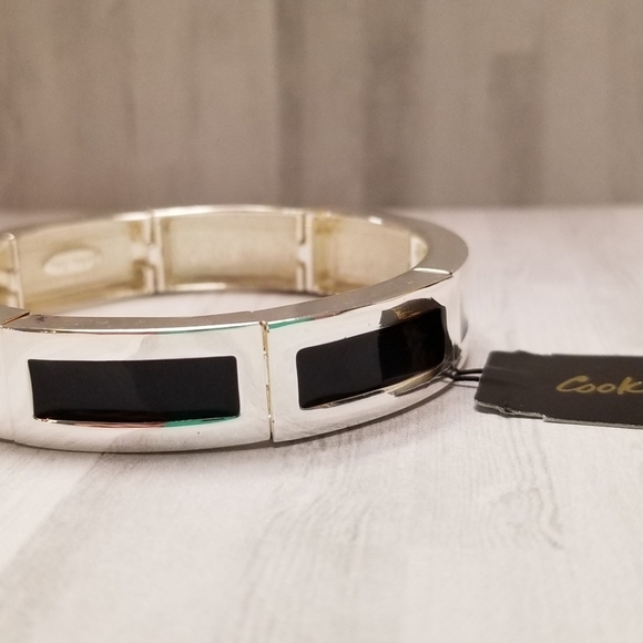 Cookie Lee Jewelry - Cookie Lee silver and black stretch bracelet NWT